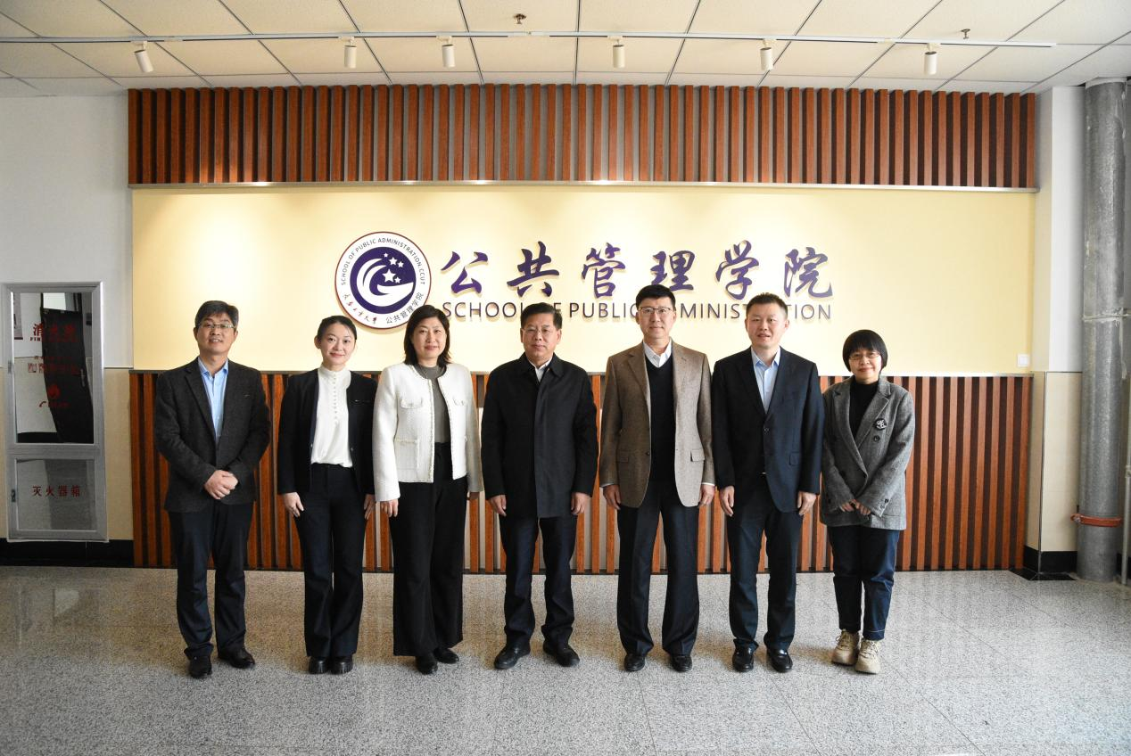 学校党委书记陈权到爱爱啦
调研指导工作